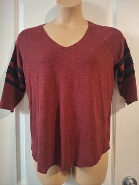 Torrid 00 Women's V-Neck Short Sleeve Top in Burgundy with Black Sleeve Stripes